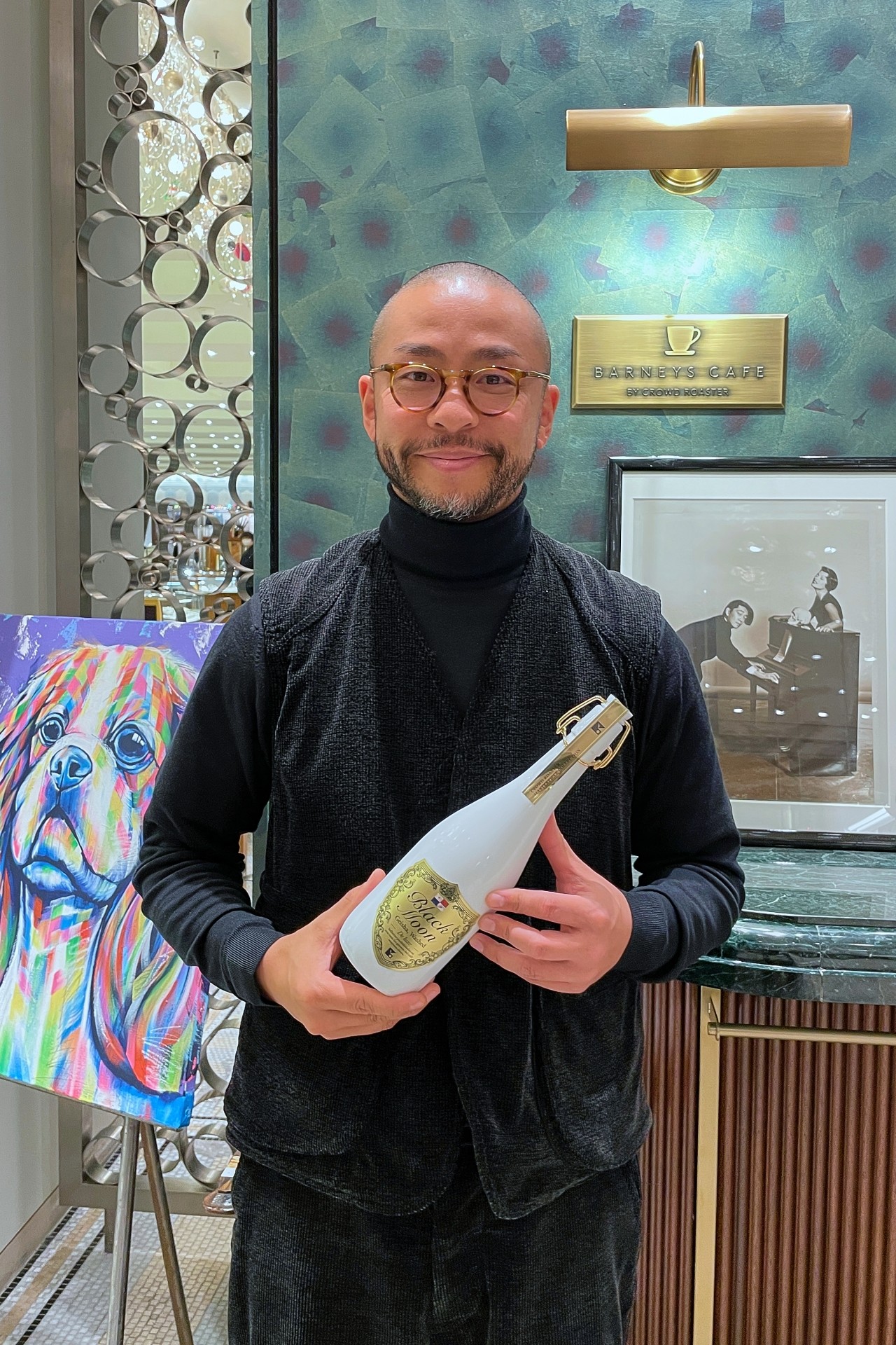 石井康雄さんがゲストバリスタとして、BLACK MOONを焙煎・抽出