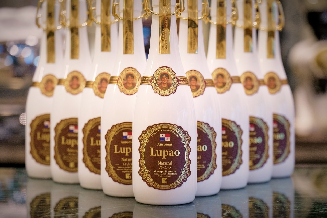 日本一3度目の仲村良行さん焙煎のスペシャルボトル登場